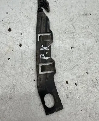 Mercedes-Benz B W245 Front bumper mounting bracket A1698820327