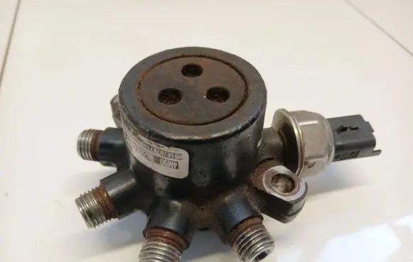 Ford S-MAX Fuel distributor 4m5q9d280da