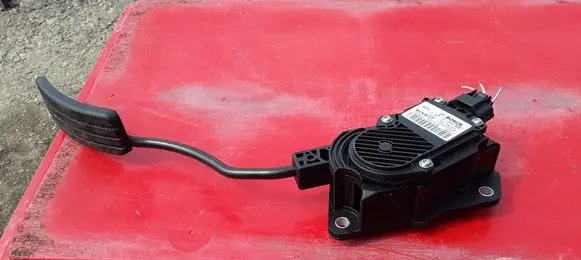 Renault Laguna III Accelerator throttle pedal 180050002R