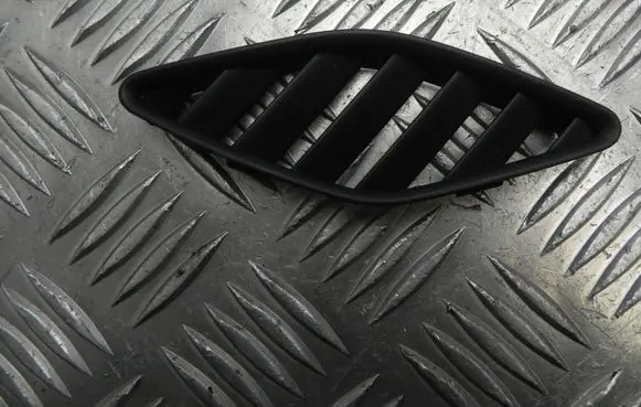 Rear air vent grill