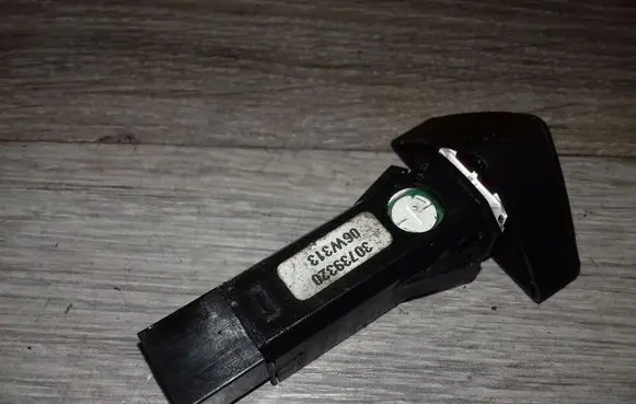 Volvo V70 Hazard light switch 30739320