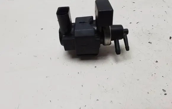 Audi A4 S4 B7 8E 8H Turbo solenoid valve 4252442 059906629A