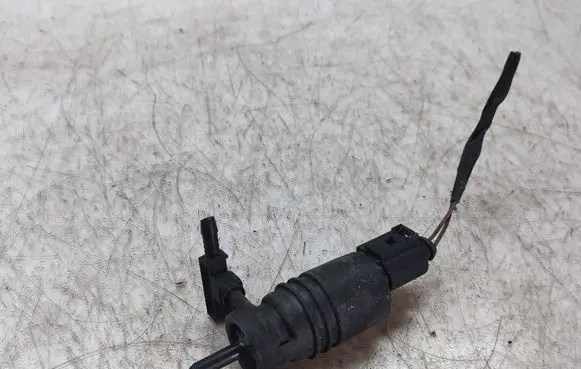 Mercedes-Benz CLS C218 X218 Windscreen/windshield washer pump 2218690121