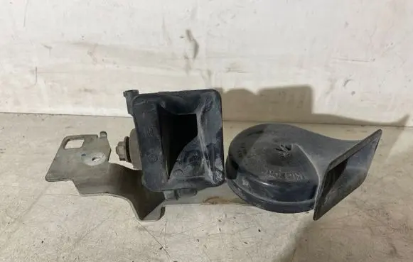 BMW 5 E60 E61 Horn signal 6935709