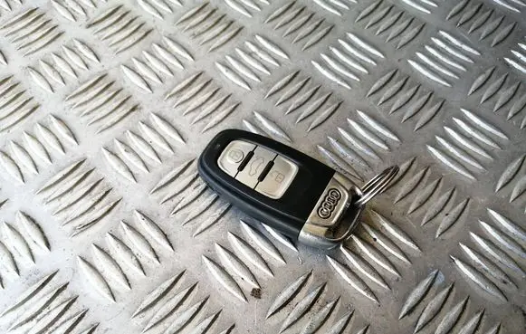 Audi A5 8T 8F Ignition key/card 8K0959754H