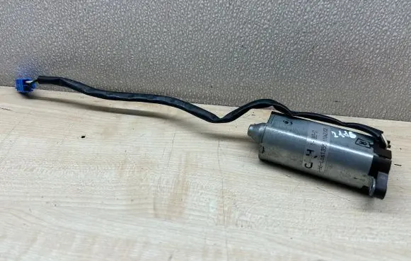 Mercedes-Benz E W211 Tailgate hydraulic pump motor A2118202642
