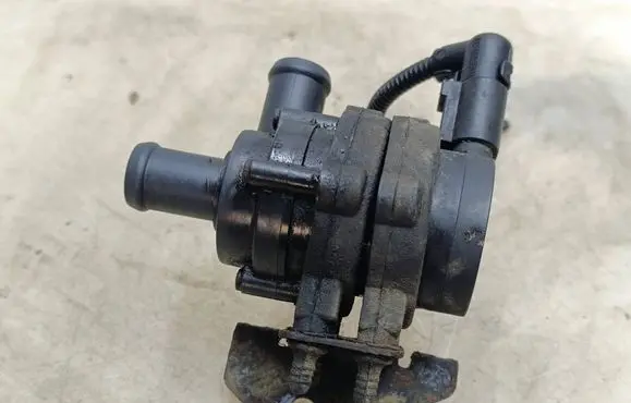 Volkswagen Touareg I Electric auxiliary coolant/water pump 