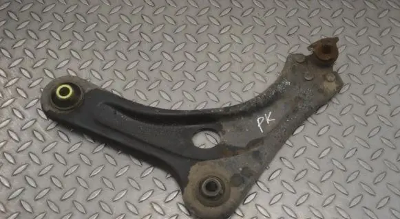 Peugeot 208 Front lower control arm/wishbone C03