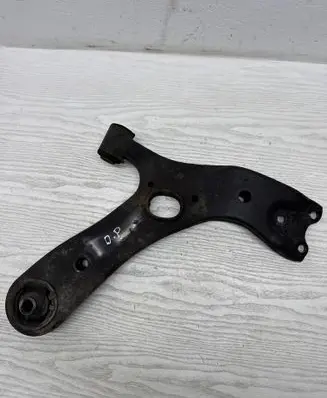 Toyota Avensis T270 Front lower control arm/wishbone