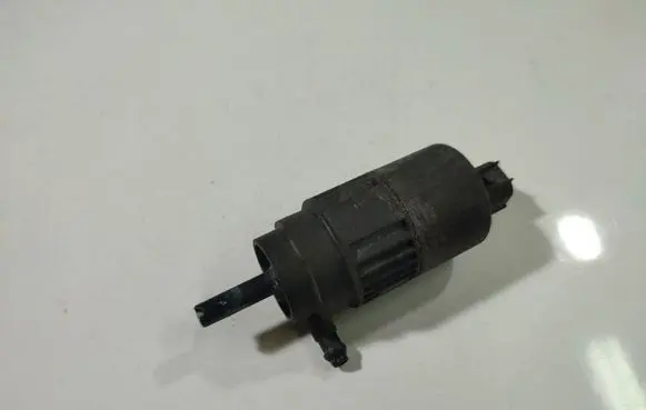 Saturn Vue Windscreen/windshield washer pump 
