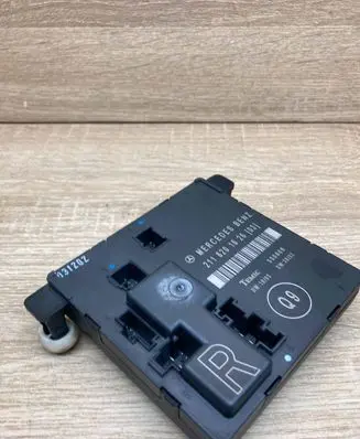 Mercedes-Benz E W211 Door control unit/module 2118201626 356806 RIGHTSIDE