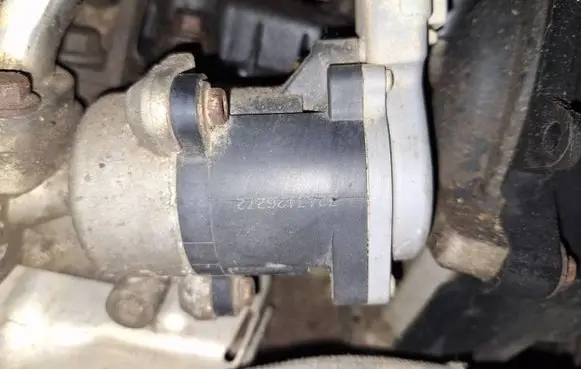 Land Rover Discovery 3 - LR3 EGR valve 3243426272
