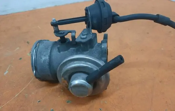 Skoda Octavia Mk2 (1Z) EGR valve 03G129631