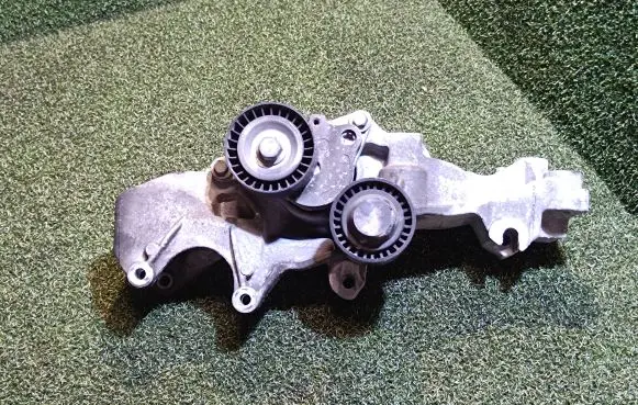 Renault Master III Generator/alternator bracket 117103943R