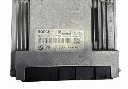 BMW X5 E70 Engine control unit/module DME7586909