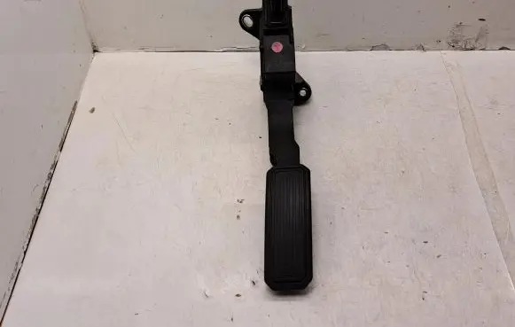 Toyota Avensis T270 Accelerator throttle pedal 7811002021 10181A