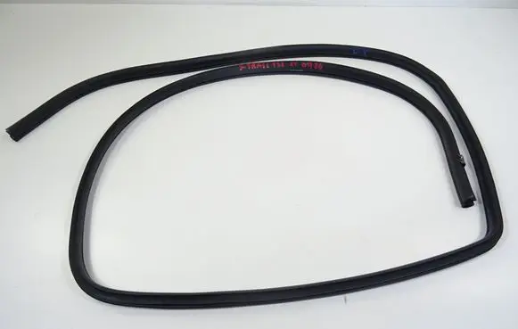 Nissan X-Trail T32 Rear door rubber seal (on body) 