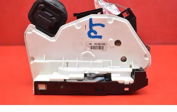 Volkswagen Golf V Rear door lock 5K4839016B