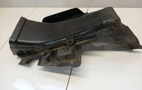 BMW 3 E46 Intercooler air channel guide 8197927