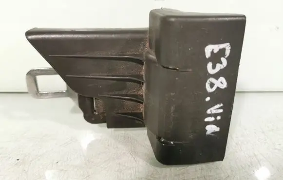 Middle seatbelt (rear)