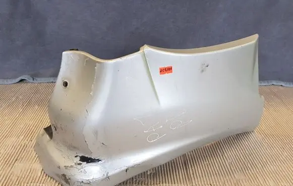 Mitsubishi Pajero Fender end trim MR438734