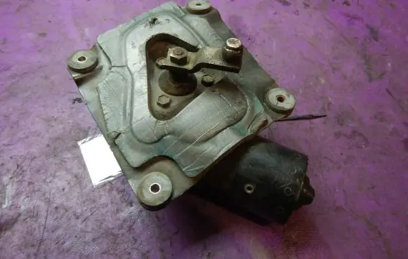 Mitsubishi Carisma Wiper motor 0390241114