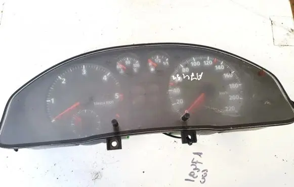 Audi A4 S4 B5 8D Speedometer (instrument cluster) pp88352404 3556
