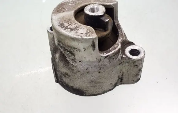 Honda Accord Engine mount bracket