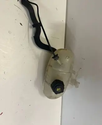 Opel Vivaro Coolant expansion tank/reservoir 217101893R