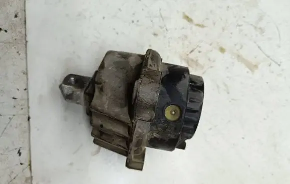 BMW 6 F12 F13 Engine mount bracket 6777373 68623513