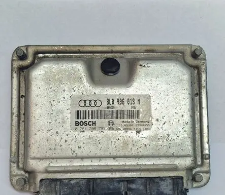 Audi TT Mk1 Engine control unit/module 8L0906018M 0261206797