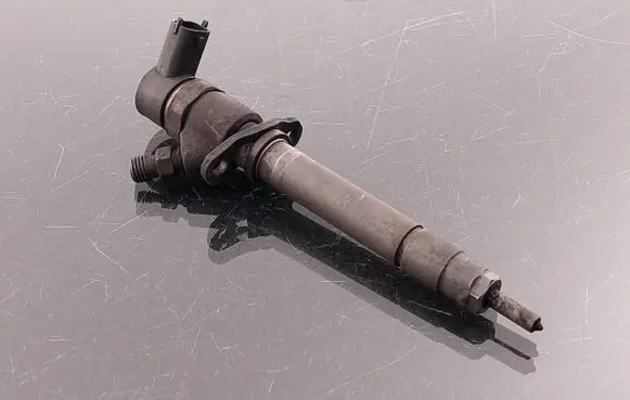 Volvo S60 Fuel injector 8658352