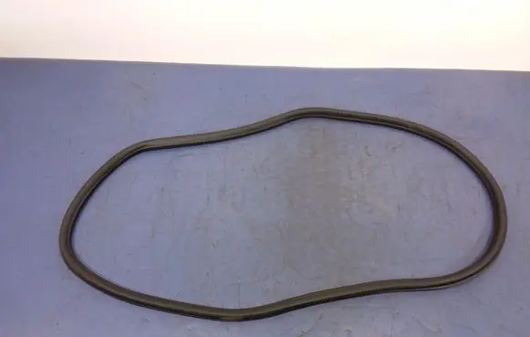 Opel Astra J Front door rubber seal 13260045