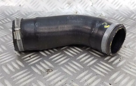 Volvo XC40 Intercooler hose/pipe 32224389