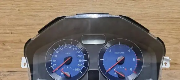 Volvo V50 Speedometer (instrument cluster) 30733372