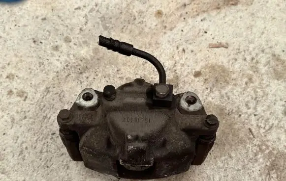 Chrysler Grand Voyager V Front brake caliper