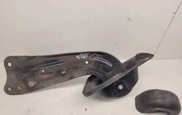 Rear control arm