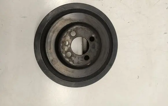 Volkswagen PASSAT B5 Crankshaft pulley 03G105243