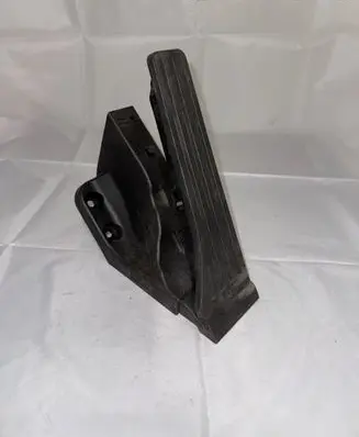 Mercedes-Benz GLC C253 Accelerator throttle pedal A2533000004 280716 ZGS002Q2