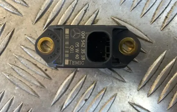 Mercedes-Benz E W211 Acceleration sensor 0045423518 05W40