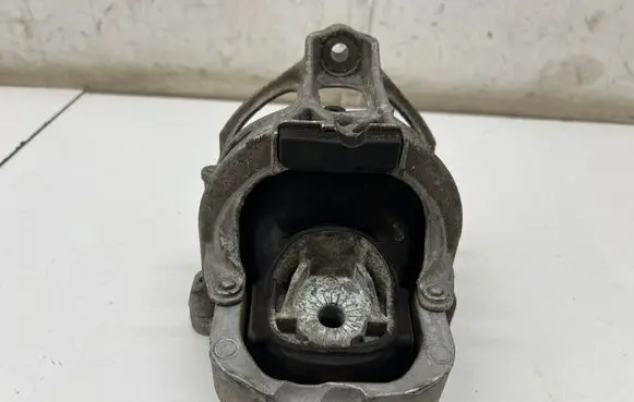 Audi A4 S4 B9 Engine mount bracket 782215147917