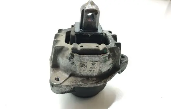 BMW 5 GT F07 Engine mount bracket 6777371