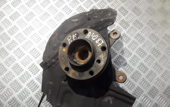 BMW X5 E53 Front wheel hub