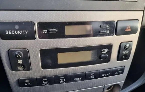 Toyota Corolla Verso E121 Climate control unit