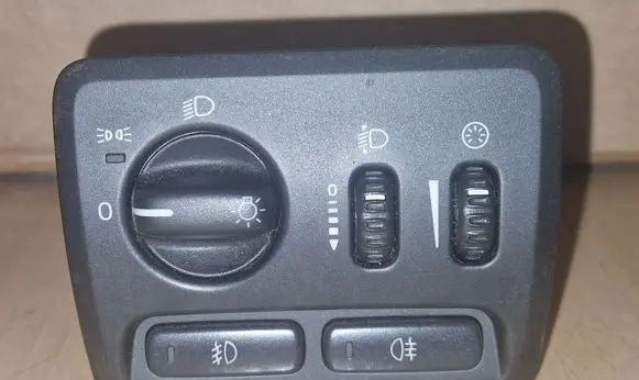 Volvo V70 Light switch 8691751