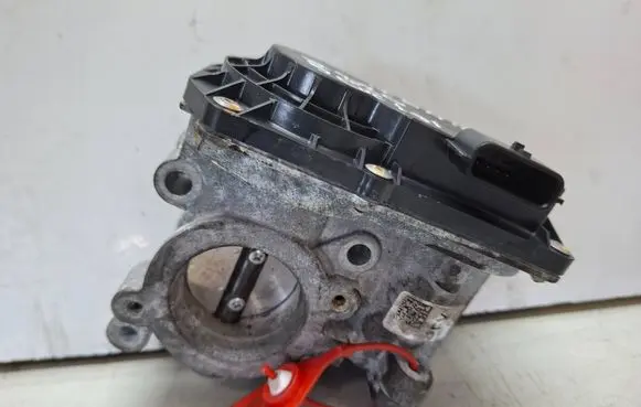 Renault Clio IV Throttle body valve S27647497 H8201171233