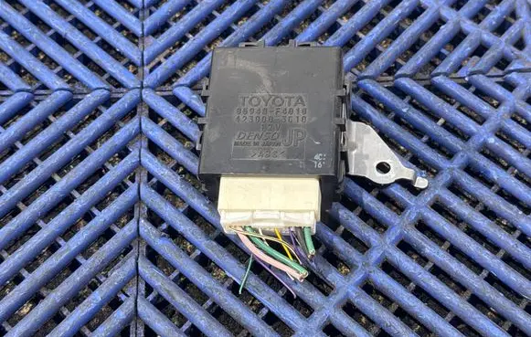 Toyota C-HR I Window wiper relay 85940F4010 4230003010