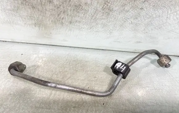 Audi A4 S4 B5 8D Fuel injector supply line/pipe 