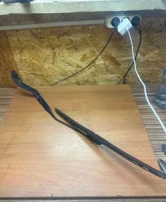 Volvo V70 Front wiper blade arm 9169315