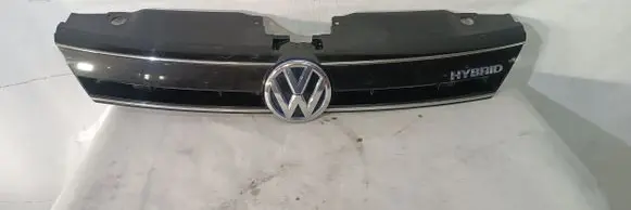 Volkswagen Jetta VI Front bumper upper radiator grill 5C6853653F